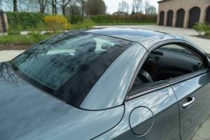 Image 30/50 of Mercedes-Benz SL 500 (2001)