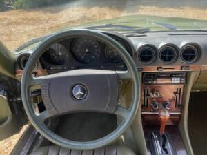 Image 2/8 of Mercedes-Benz 350 SLC (1979)