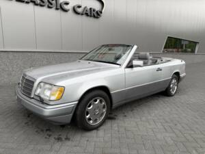 Bild 4/50 von Mercedes-Benz E 320 (1995)