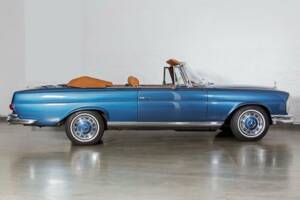 Image 4/20 de Mercedes-Benz 220 SE b (1965)