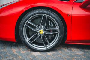 Image 15/56 of Ferrari 488 GTB (2020)