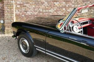 Image 25/50 of Mercedes-Benz 280 SL (1969)