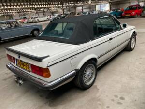 Image 34/34 de BMW 325i (1987)
