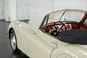 Image 10/50 de Jaguar XK 120 DHC (1953)