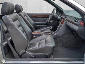 Imagen 6/24 de Mercedes-Benz E 220 (1996)