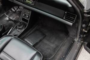 Image 84/108 de Porsche 911 Carrera 3.2 (1989)