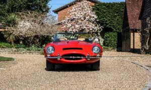 Image 6/41 de Jaguar E-Type (1968)