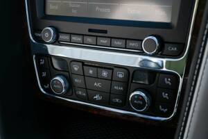 Image 24/38 of Bentley Continental GTC V8 (2013)