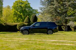 Image 16/49 of Land Rover Range Rover V8 Armoured (2022)