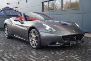 Image 22/50 of Ferrari California (2009)