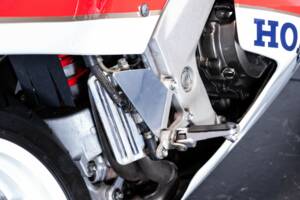 Bild 42/50 von Honda VFR 750R RC 30 (1988)