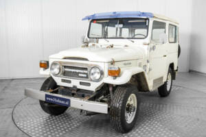Image 18/50 of Toyota Land Cruiser BJ 40 (1977)