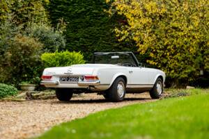 Image 29/50 of Mercedes-Benz 280 SL (1968)