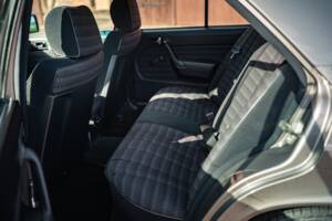 Immagine 43/73 di Mercedes-Benz 190 D 2.5 (1990)