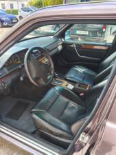 Afbeelding 5/9 van Mercedes-Benz 400 E (1993)