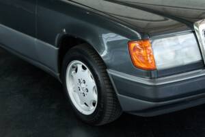 Bild 27/50 von Mercedes-Benz 300 CE (1991)