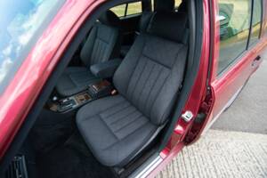 Bild 12/28 von Mercedes-Benz E 320 T (1993)