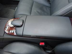 Image 41/98 of Mercedes-Benz S 500 L (2007)