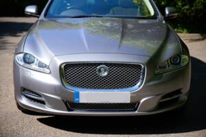 Image 25/50 of Jaguar XJ 5.0 (2012)