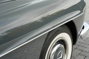 Image 39/50 de Mercedes-Benz 190 SL (1961)