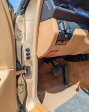 Image 28/42 of Mercedes-Benz 300 CE (1988)