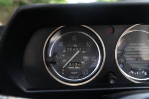 Image 22/26 of Peugeot 504 Convertible (1974)