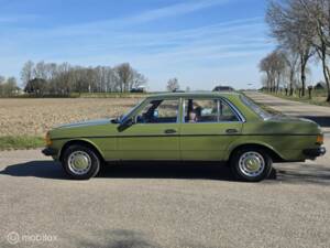 Imagen 12/50 de Mercedes-Benz 200 D (1982)