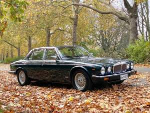 Bild 2/50 von Daimler Double Six (1992)