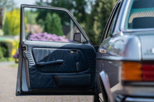 Image 19/38 of Mercedes-Benz 300 D (1981)