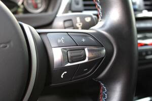 Image 39/98 of BMW M4 (2014)