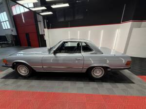 Image 6/8 de Mercedes-Benz 280 SL (1900)