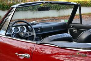 Bild 9/38 von Peugeot 504 Convertible (1970)