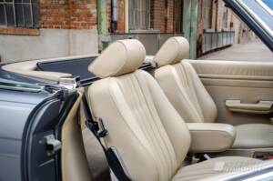 Image 12/23 of Mercedes-Benz 560 SL (1988)
