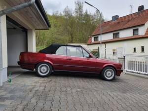 Bild 15/16 von BMW 320i (1991)