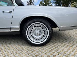 Image 15/25 of Mercedes-Benz 230 SL (1965)