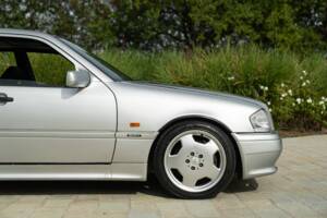 Image 16/50 of Mercedes-Benz C 36 AMG (1995)