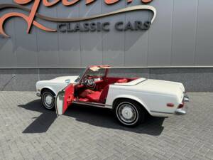 Immagine 2/50 di Mercedes-Benz 280 SL (1968)