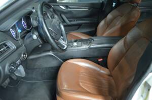 Bild 42/45 von Maserati Ghibli (2018)