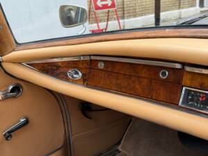 Bild 14/50 von Mercedes-Benz 220 SE b (1966)