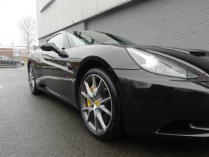 Image 13/99 of Ferrari California (2010)