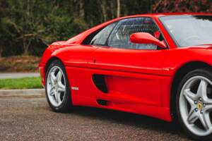 Image 29/50 de Ferrari F 355 Berlinetta (1998)