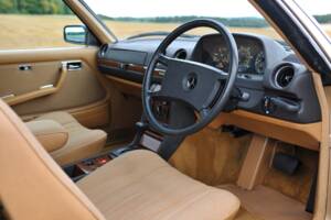 Image 21/33 of Mercedes-Benz 230 CE (1985)