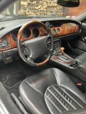 Image 2/8 of Jaguar XKR (1999)
