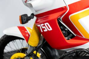 Image 29/35 of Yamaha DUMMY (1989)