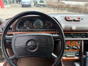 Bild 10/36 von Mercedes-Benz 380 SE (1981)