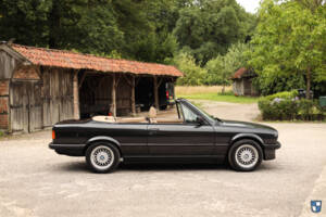 Bild 4/83 von BMW 325i (1990)