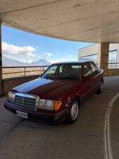 Image 11/50 of Mercedes-Benz E 200 (1993)