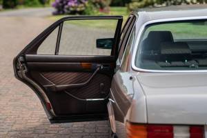 Imagen 42/50 de Mercedes-Benz 280 SE (1985)