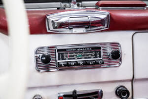 Image 19/35 of Mercedes-Benz 190 SL (1963)