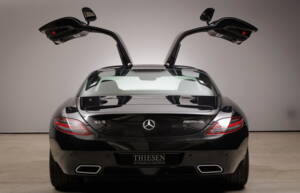 Image 6/34 of Mercedes-Benz SLS AMG (2013)